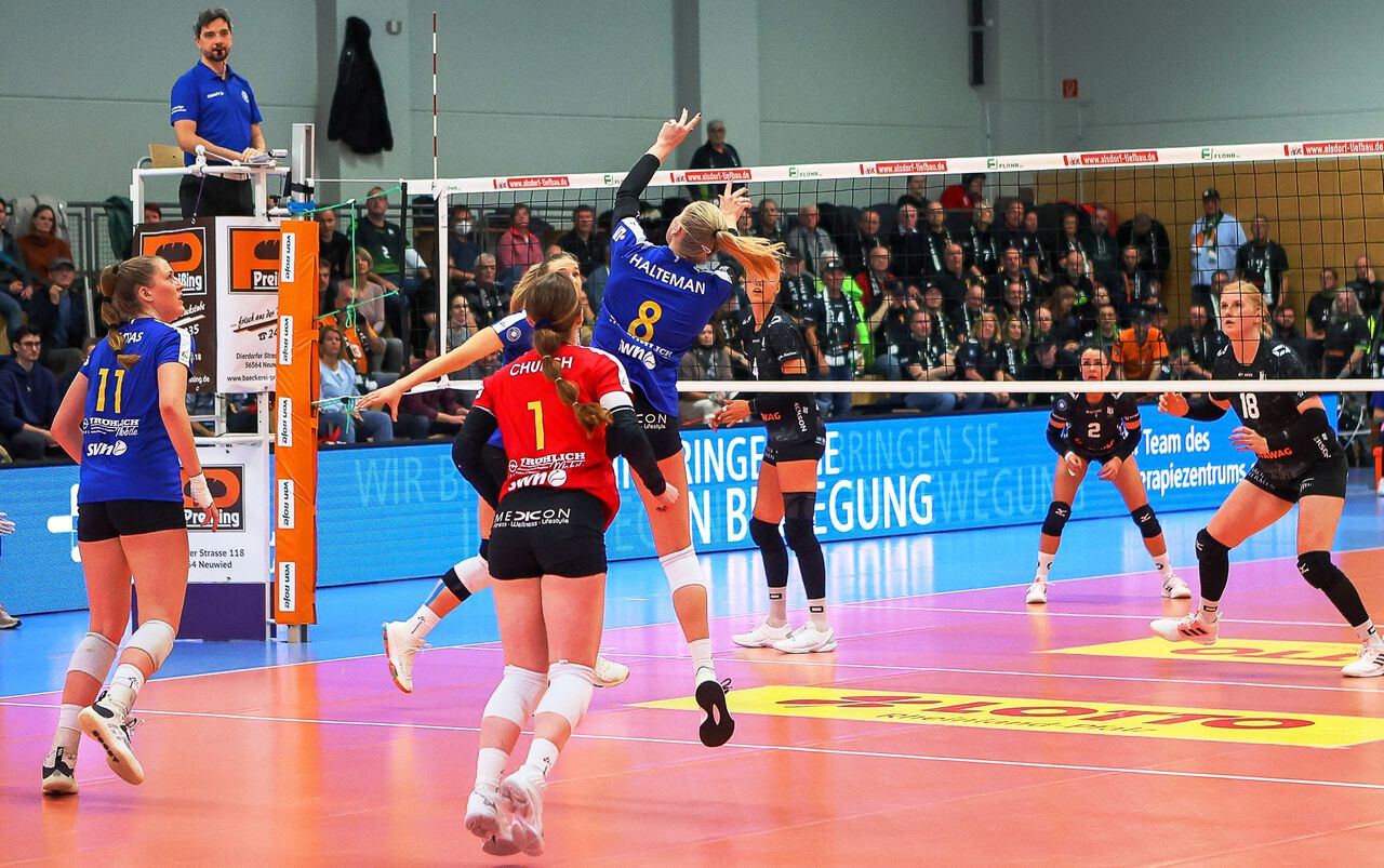 VC Neuwied 77 vs. Ladies in Black Aachen, Volleyball, 1. Bundesliga Frauen, 6. Spieltag, 13.11.21, Foto: EIBNER/Joerg Niebergall