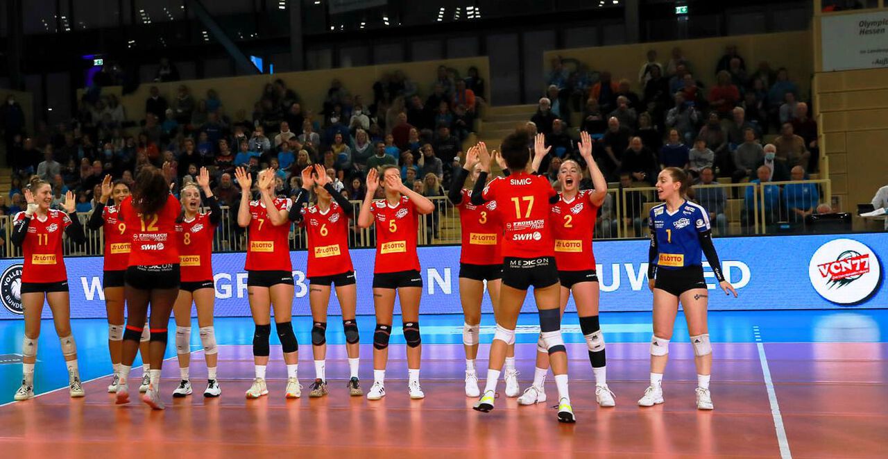 In der Saison 2021/22 machen die Deichstadtvolleys auch auf dem Parkett der Eliteliga eine gute Figur Foto: Detlef Gottwald