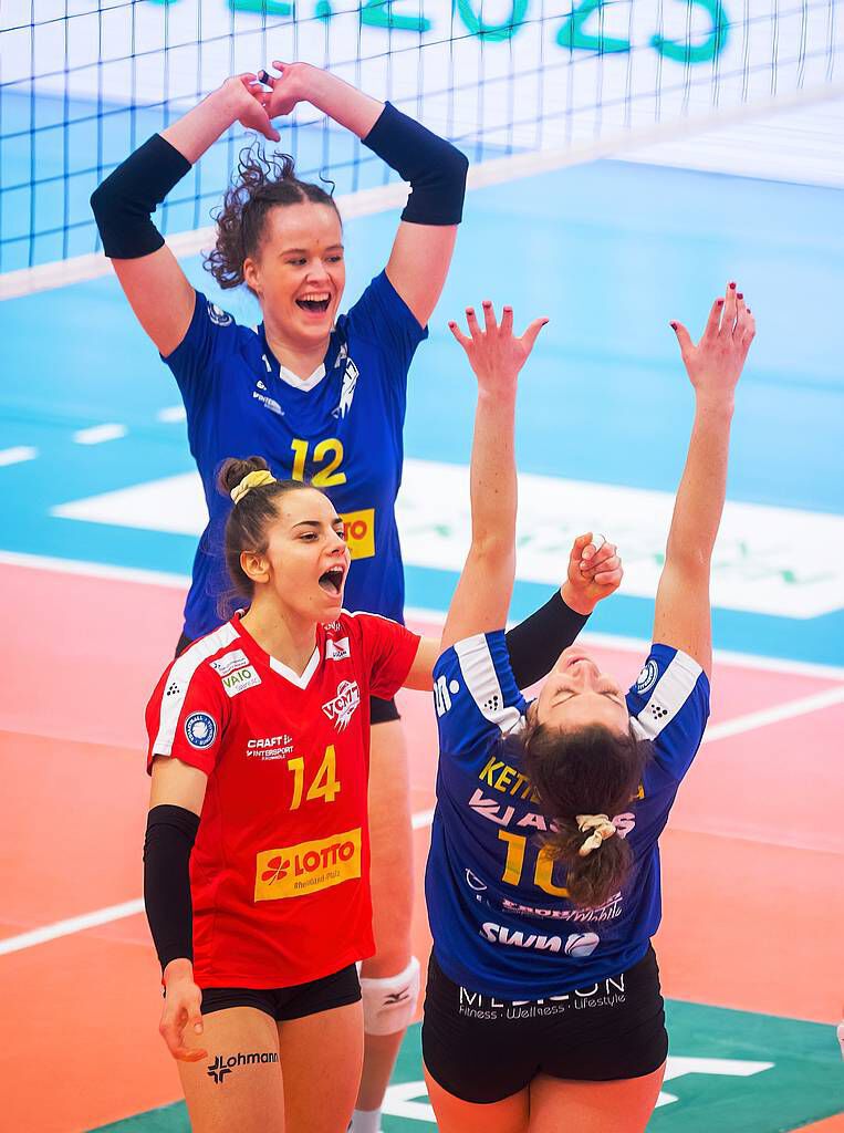 Freude über eine gelungene Aktion: Laura Berger, Klara Single, Lisi Kettenbach. Foto: Michael Mücke