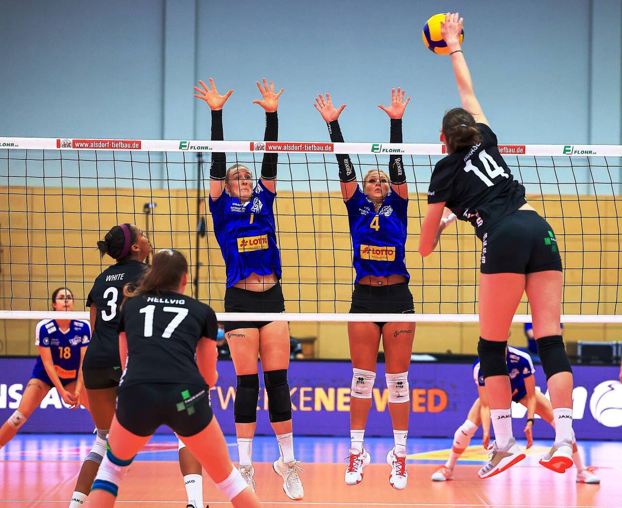 Erfurts Rica Maase hat kein Problem, den Neuwieder Doppelblock zu überwinden (Foto: Tobias Jenatschek)
